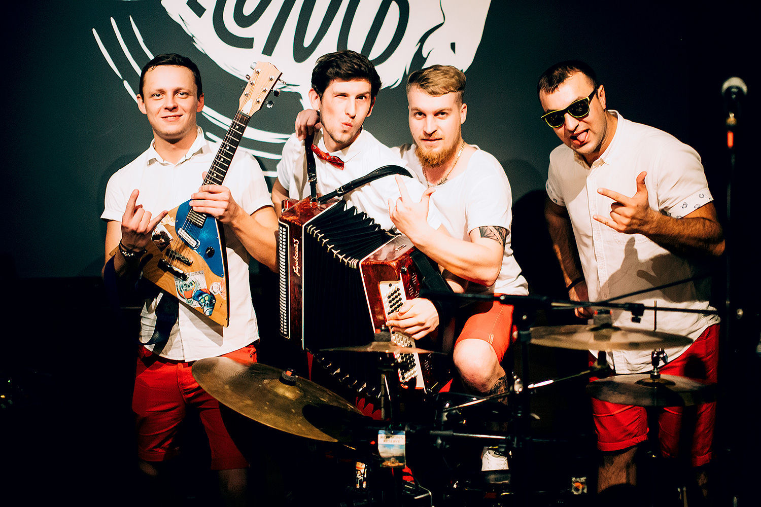 Музыкальная группа что это. Роллс бэнд кавер группа. Фотосессия группы. Современные группы музыкальные. Кавер-группа меркьюри.